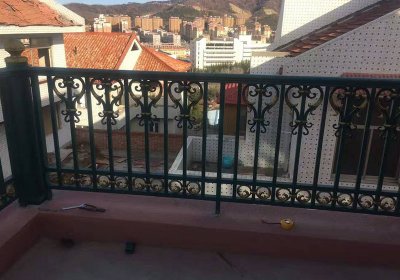 鋁藝護(hù)欄和鐵藝陽臺(tái)護(hù)欄你了解嗎?